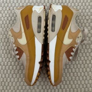 👟Women’s Nike Air Max 90 Caramel
